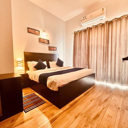 Pearl Grand Boutique Cottage In Omaxe Anandam Vrindavan - #Premium Ac Rooms With Balcony #Big Parking #Lift #Garden #Peaceful Area #Near Prem Mandir #Property Of The Year #Most Awarded 外观 照片