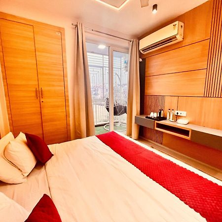 Pearl Grand Boutique Cottage In Omaxe Anandam Vrindavan - #Premium Ac Rooms With Balcony #Big Parking #Lift #Garden #Peaceful Area #Near Prem Mandir #Property Of The Year #Most Awarded 外观 照片