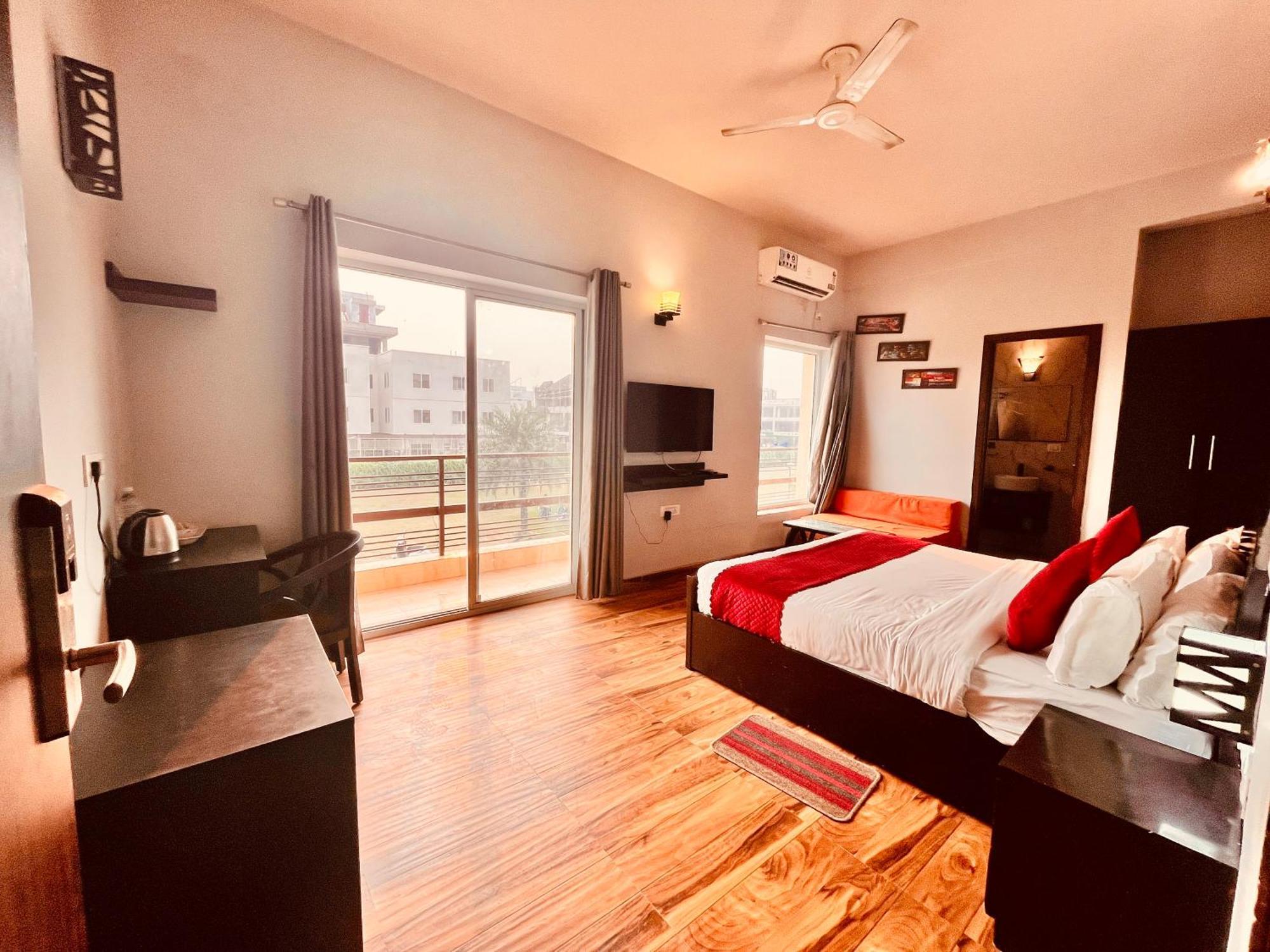 Pearl Grand Boutique Cottage In Omaxe Anandam Vrindavan - #Premium Ac Rooms With Balcony #Big Parking #Lift #Garden #Peaceful Area #Near Prem Mandir #Property Of The Year #Most Awarded 外观 照片