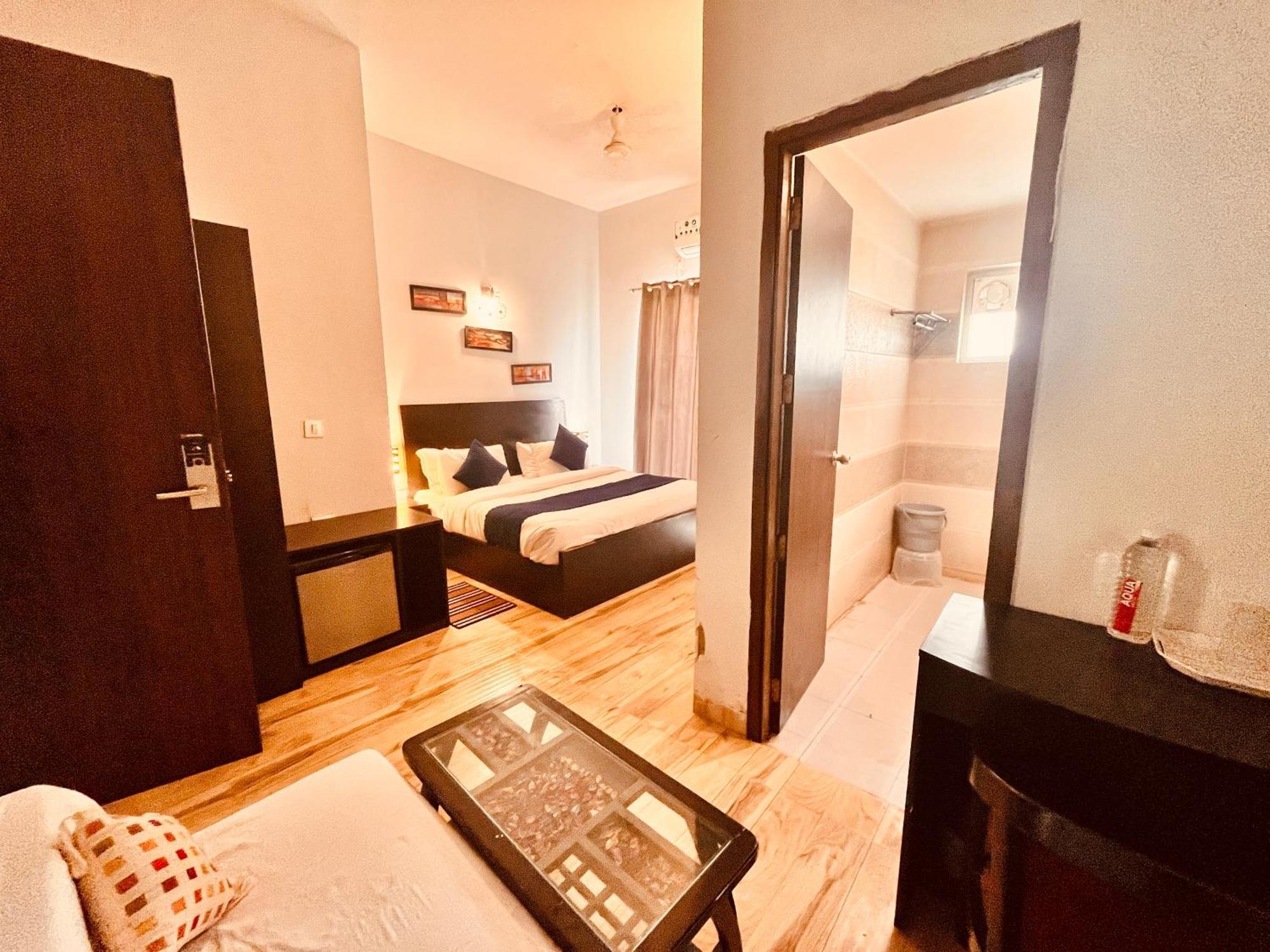 Pearl Grand Boutique Cottage In Omaxe Anandam Vrindavan - #Premium Ac Rooms With Balcony #Big Parking #Lift #Garden #Peaceful Area #Near Prem Mandir #Property Of The Year #Most Awarded 外观 照片