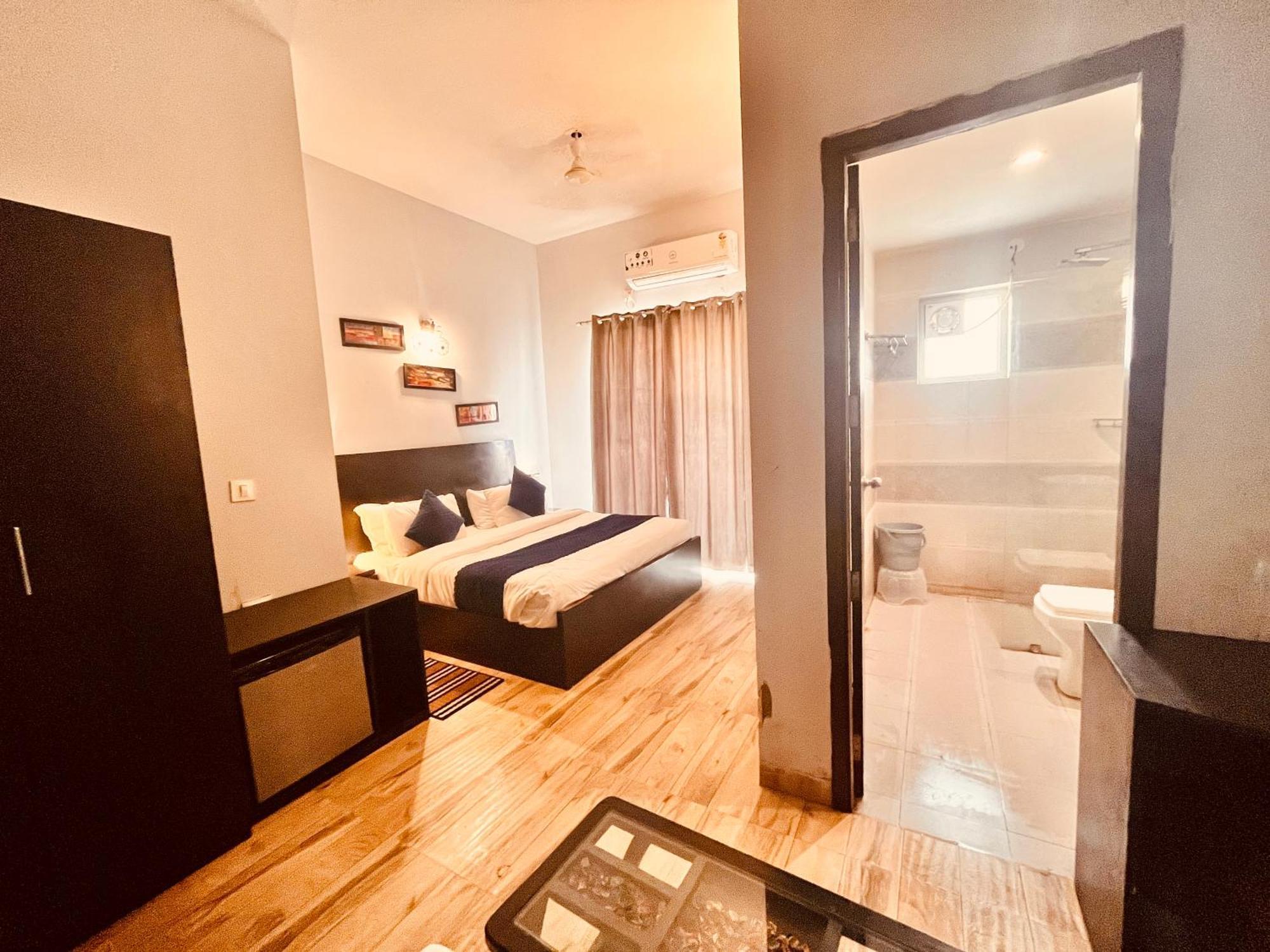 Pearl Grand Boutique Cottage In Omaxe Anandam Vrindavan - #Premium Ac Rooms With Balcony #Big Parking #Lift #Garden #Peaceful Area #Near Prem Mandir #Property Of The Year #Most Awarded 外观 照片