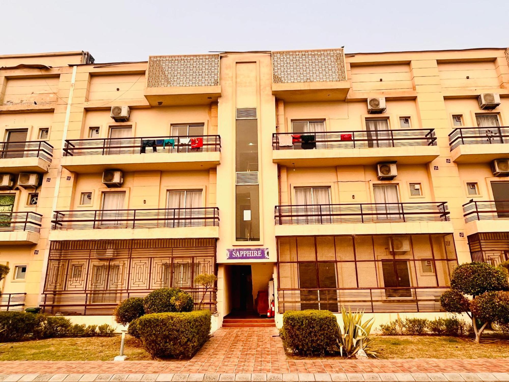Pearl Grand Boutique Cottage In Omaxe Anandam Vrindavan - #Premium Ac Rooms With Balcony #Big Parking #Lift #Garden #Peaceful Area #Near Prem Mandir #Property Of The Year #Most Awarded 外观 照片
