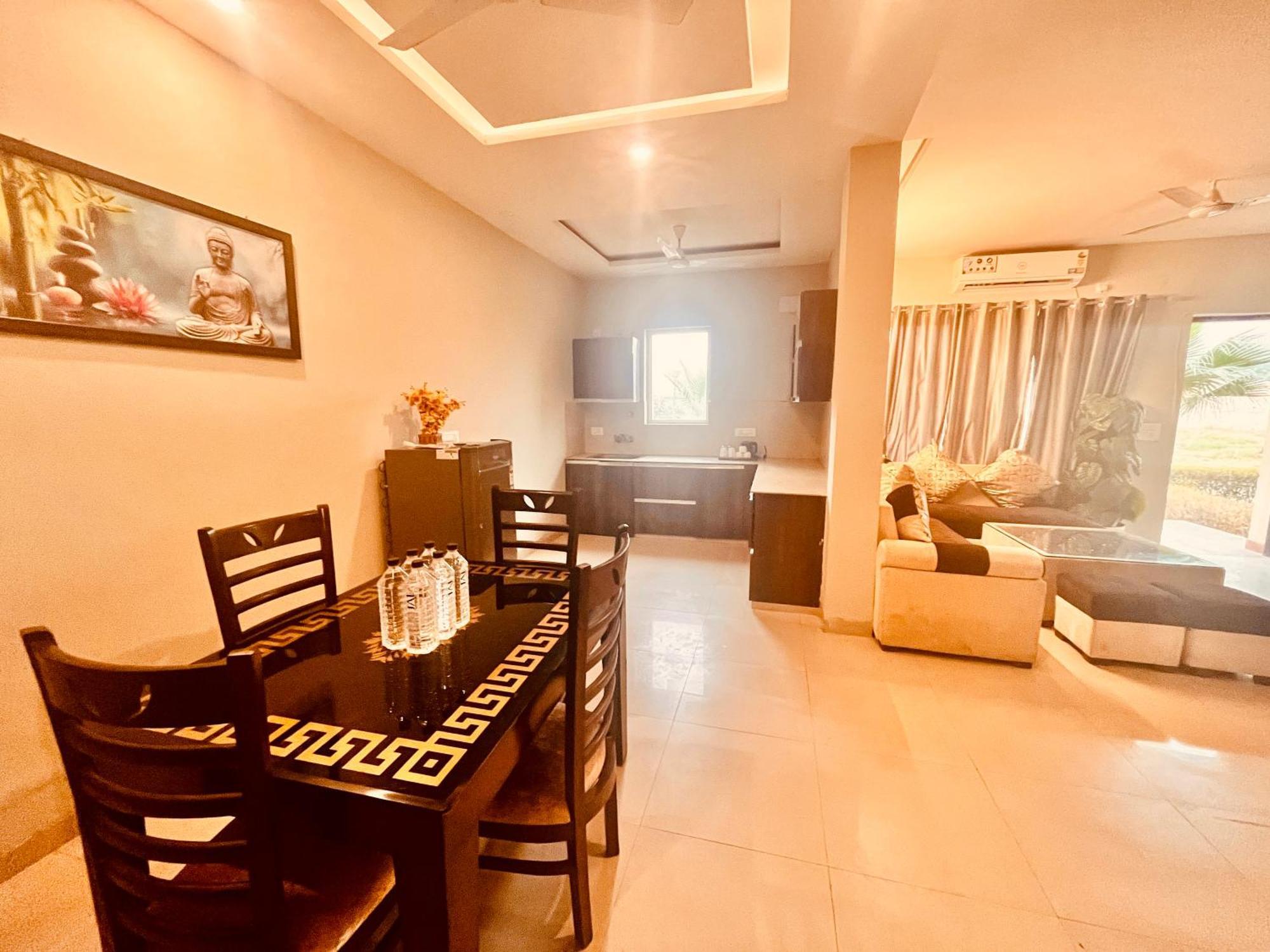 Pearl Grand Boutique Cottage In Omaxe Anandam Vrindavan - #Premium Ac Rooms With Balcony #Big Parking #Lift #Garden #Peaceful Area #Near Prem Mandir #Property Of The Year #Most Awarded 外观 照片