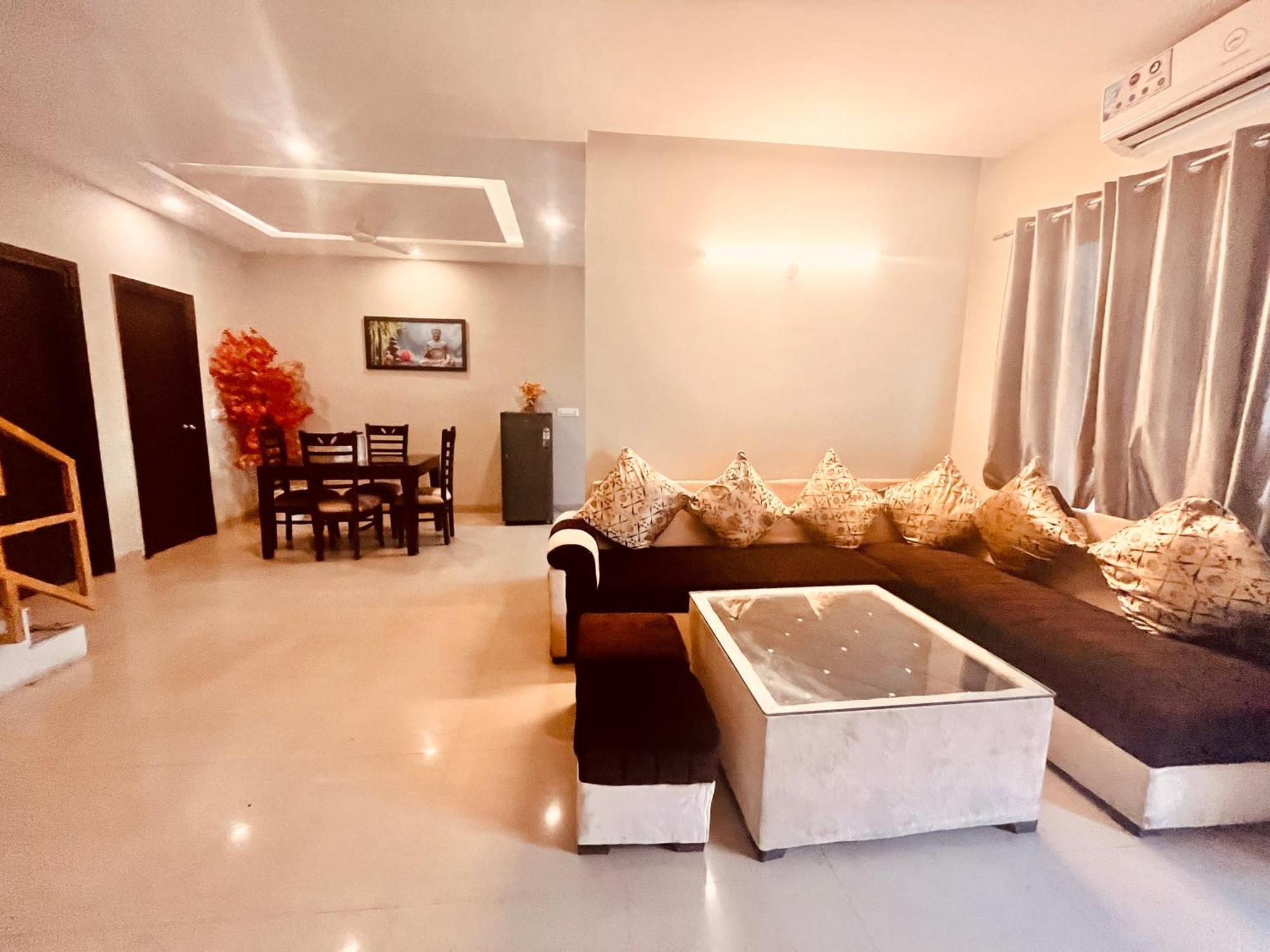Pearl Grand Boutique Cottage In Omaxe Anandam Vrindavan - #Premium Ac Rooms With Balcony #Big Parking #Lift #Garden #Peaceful Area #Near Prem Mandir #Property Of The Year #Most Awarded 外观 照片