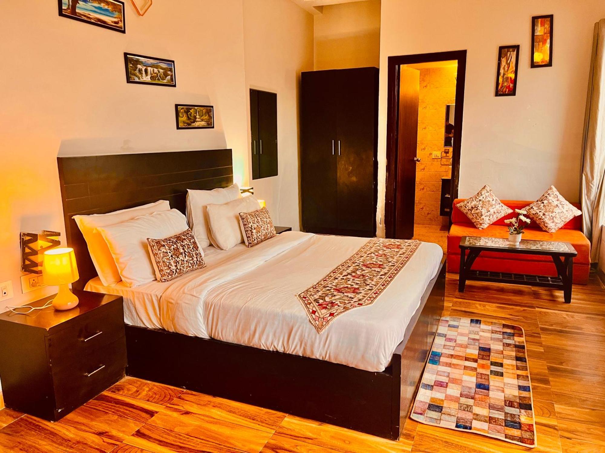 Pearl Grand Boutique Cottage In Omaxe Anandam Vrindavan - #Premium Ac Rooms With Balcony #Big Parking #Lift #Garden #Peaceful Area #Near Prem Mandir #Property Of The Year #Most Awarded 外观 照片