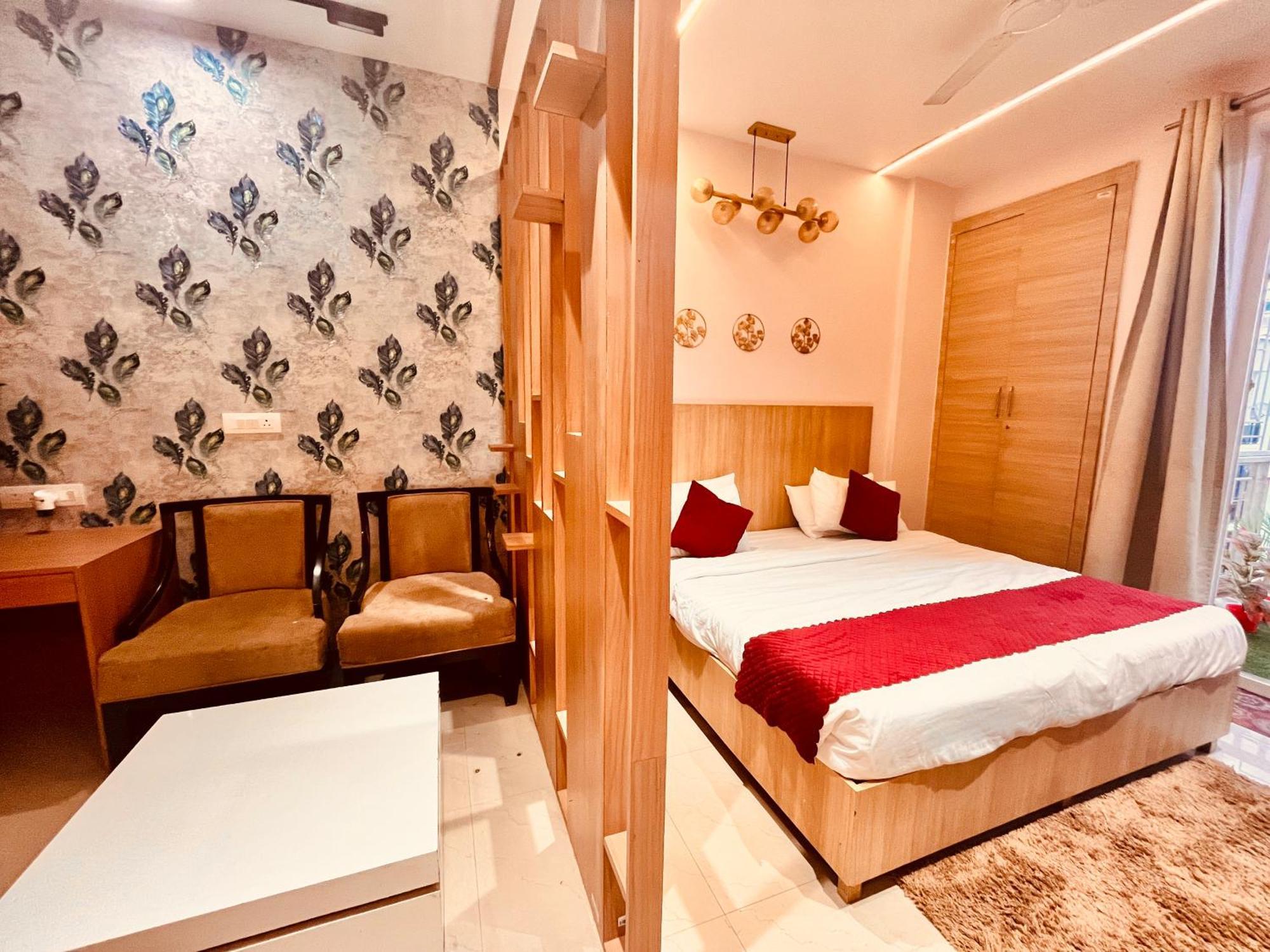 Pearl Grand Boutique Cottage In Omaxe Anandam Vrindavan - #Premium Ac Rooms With Balcony #Big Parking #Lift #Garden #Peaceful Area #Near Prem Mandir #Property Of The Year #Most Awarded 外观 照片