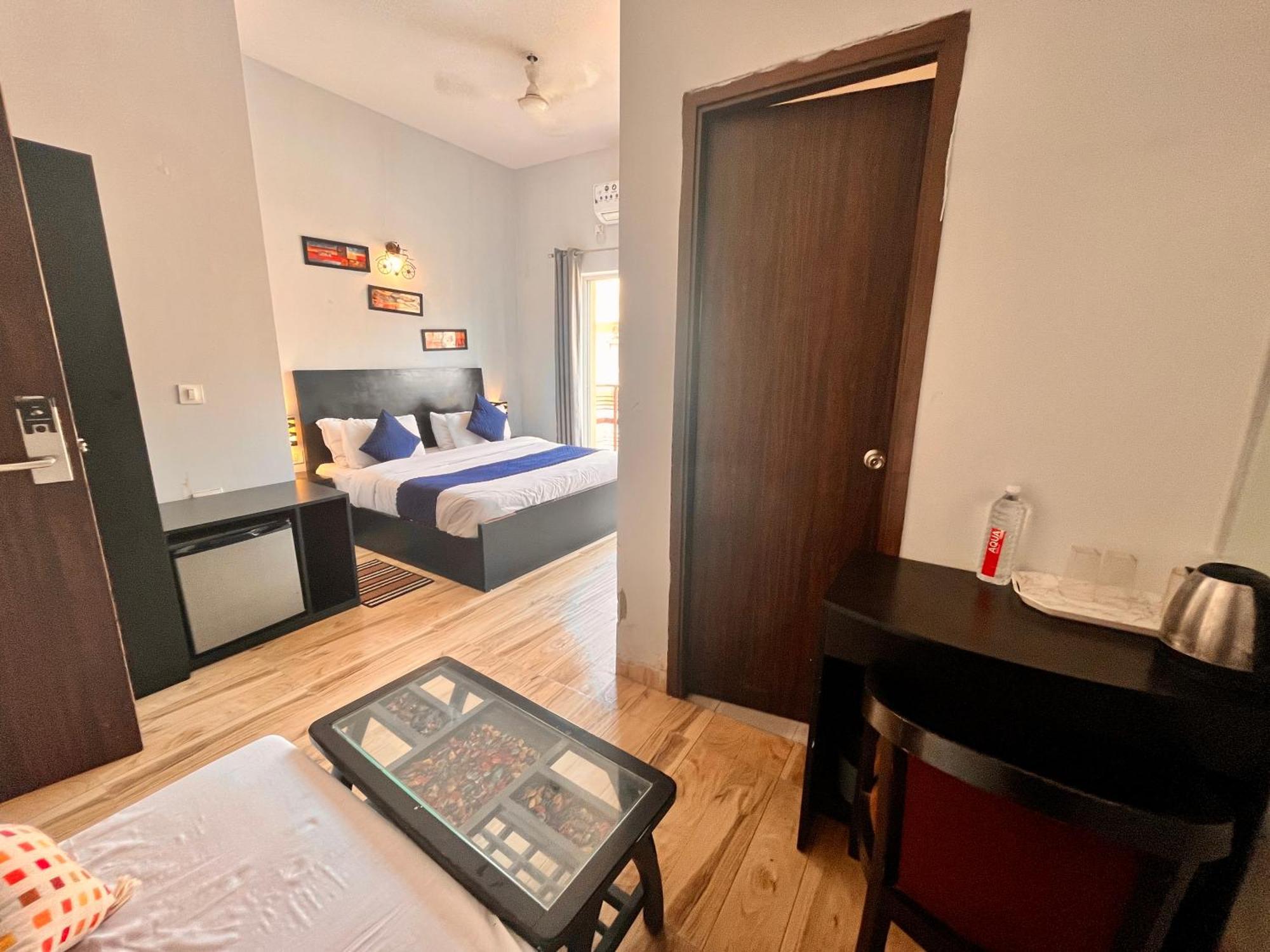 Pearl Grand Boutique Cottage In Omaxe Anandam Vrindavan - #Premium Ac Rooms With Balcony #Big Parking #Lift #Garden #Peaceful Area #Near Prem Mandir #Property Of The Year #Most Awarded 外观 照片