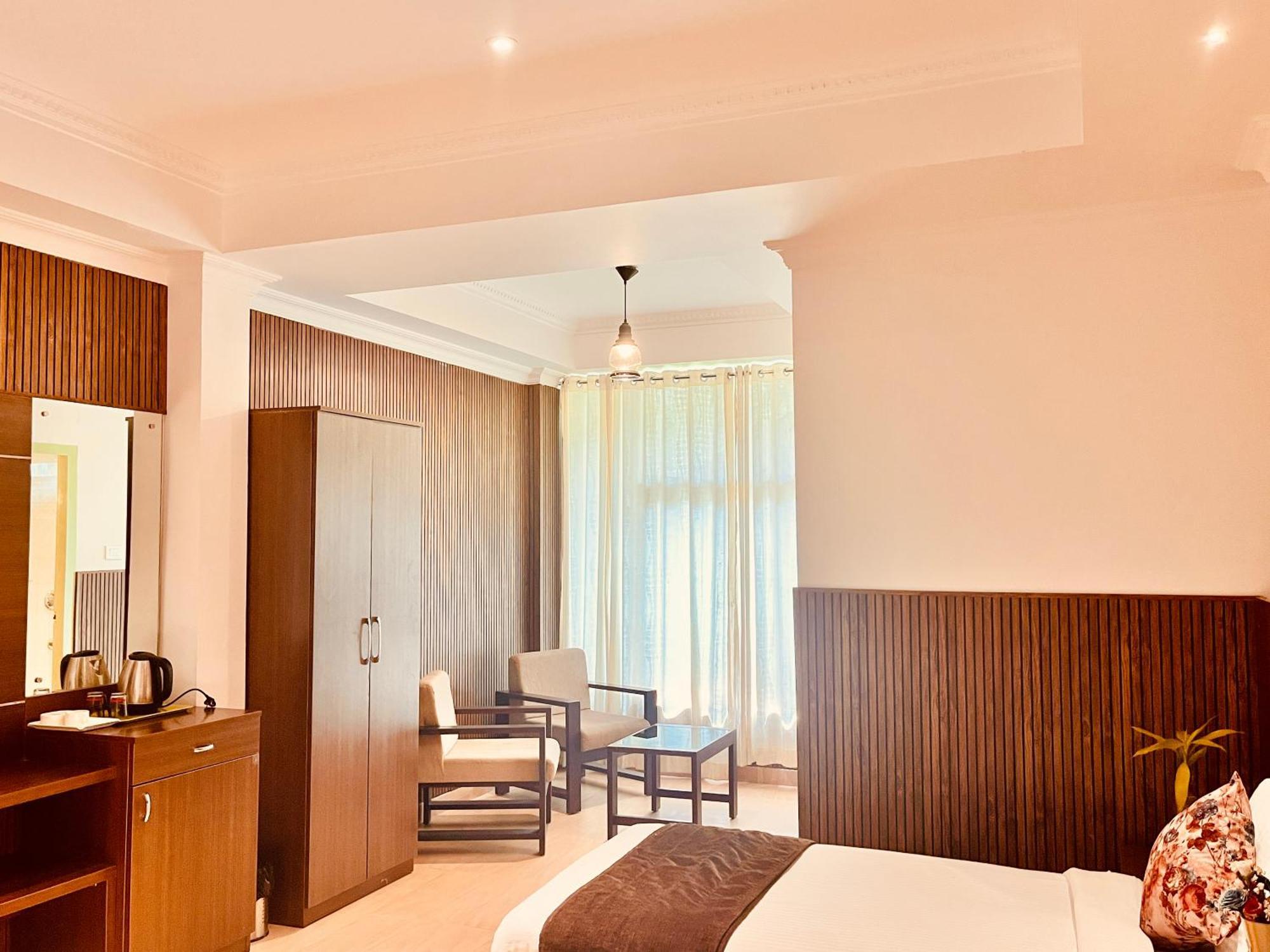 Pearl Grand Boutique Cottage In Omaxe Anandam Vrindavan - #Premium Ac Rooms With Balcony #Big Parking #Lift #Garden #Peaceful Area #Near Prem Mandir #Property Of The Year #Most Awarded 外观 照片