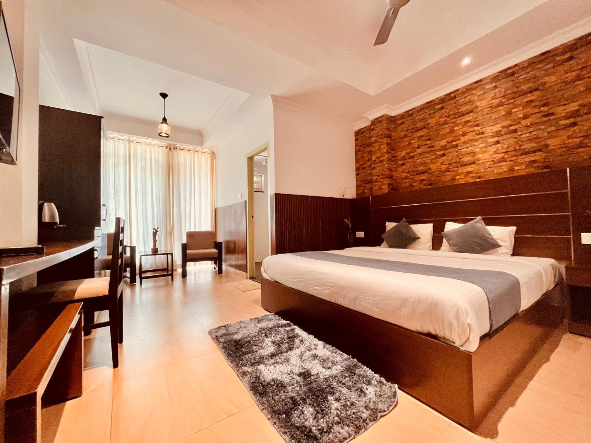 Pearl Grand Boutique Cottage In Omaxe Anandam Vrindavan - #Premium Ac Rooms With Balcony #Big Parking #Lift #Garden #Peaceful Area #Near Prem Mandir #Property Of The Year #Most Awarded 外观 照片