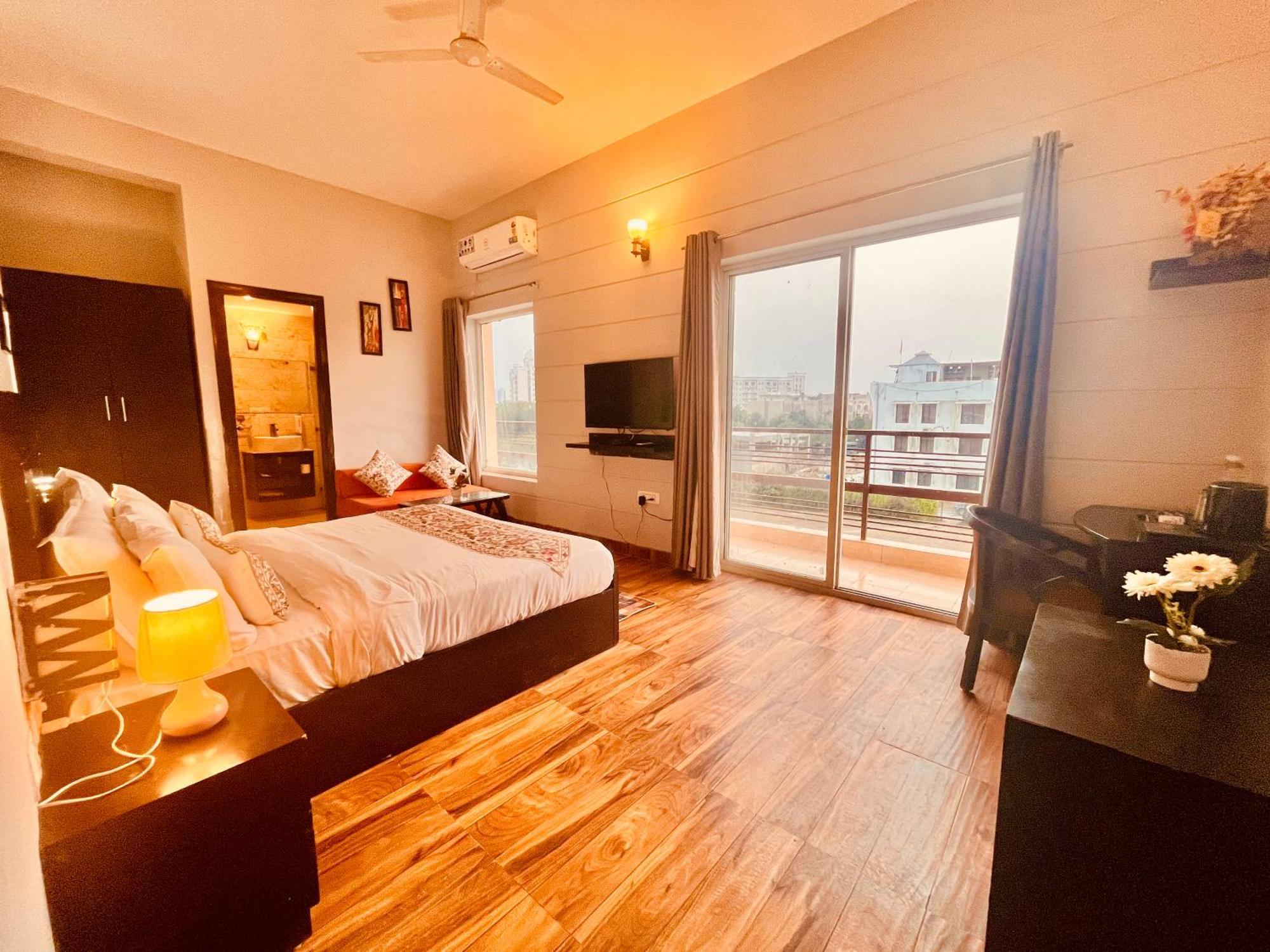 Pearl Grand Boutique Cottage In Omaxe Anandam Vrindavan - #Premium Ac Rooms With Balcony #Big Parking #Lift #Garden #Peaceful Area #Near Prem Mandir #Property Of The Year #Most Awarded 外观 照片