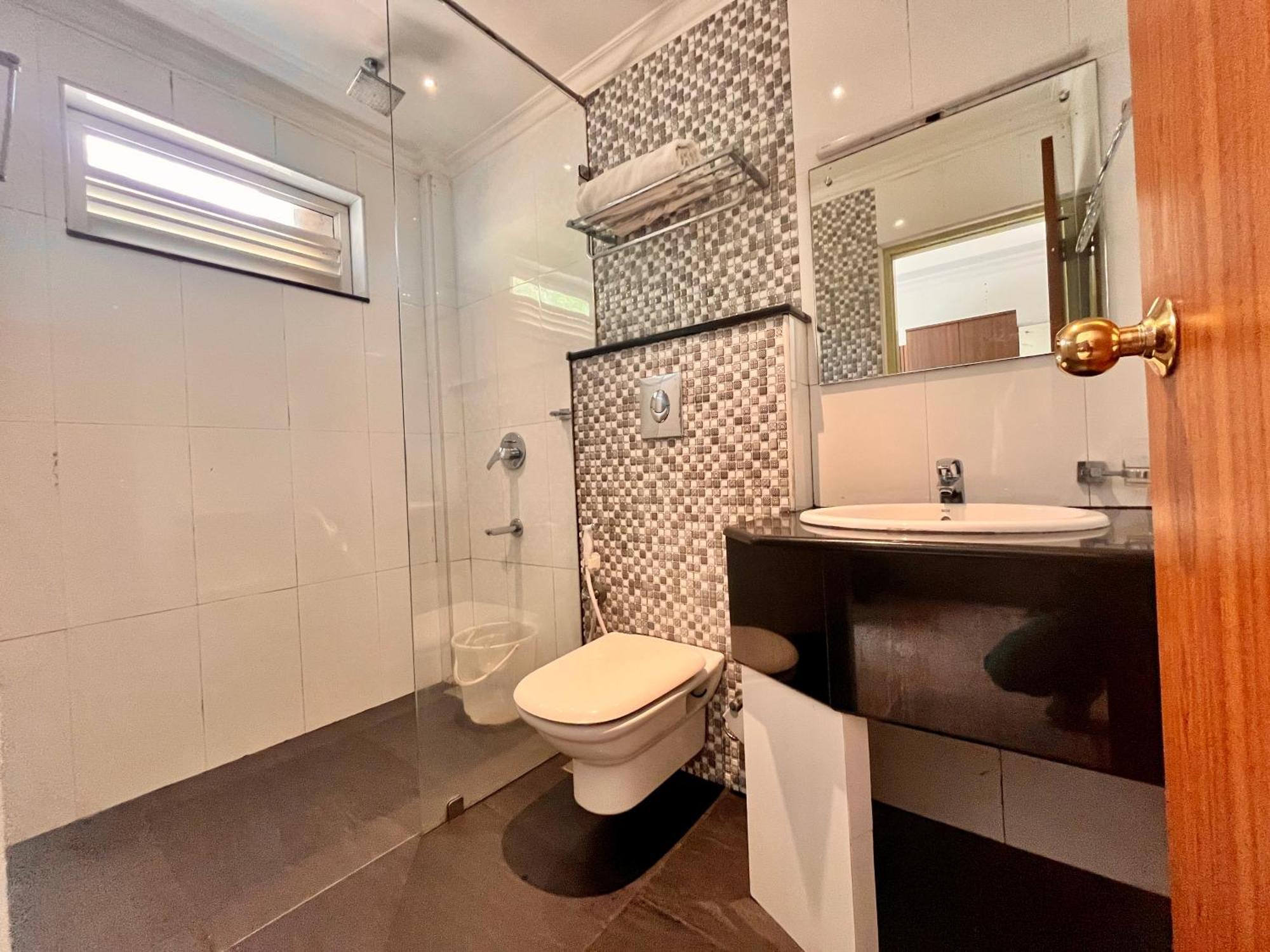 Pearl Grand Boutique Cottage In Omaxe Anandam Vrindavan - #Premium Ac Rooms With Balcony #Big Parking #Lift #Garden #Peaceful Area #Near Prem Mandir #Property Of The Year #Most Awarded 外观 照片