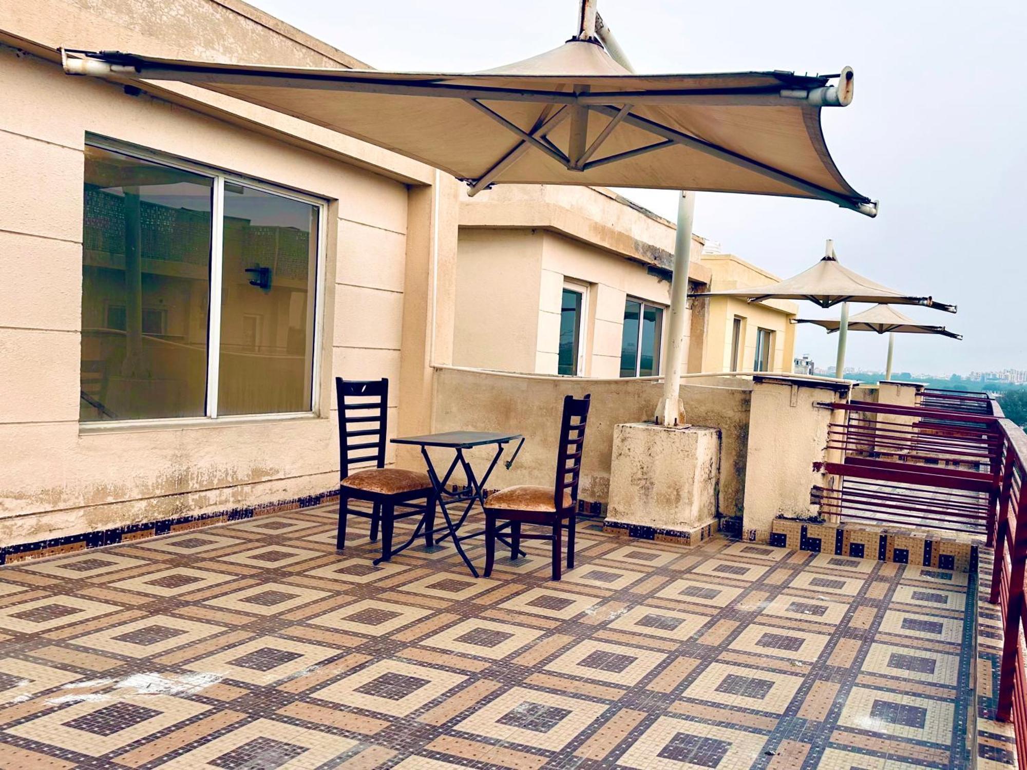 Pearl Grand Boutique Cottage In Omaxe Anandam Vrindavan - #Premium Ac Rooms With Balcony #Big Parking #Lift #Garden #Peaceful Area #Near Prem Mandir #Property Of The Year #Most Awarded 外观 照片