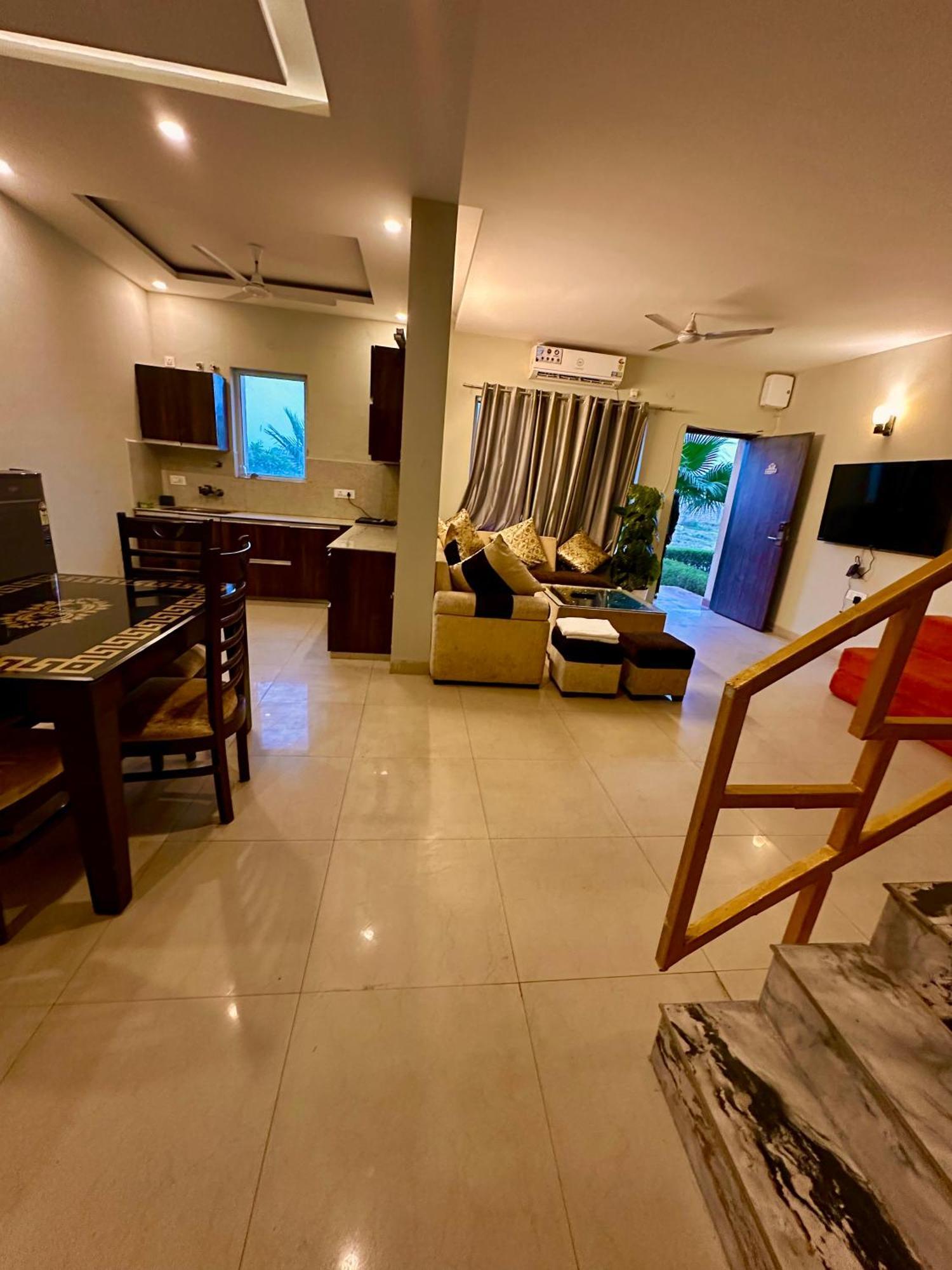 Pearl Grand Boutique Cottage In Omaxe Anandam Vrindavan - #Premium Ac Rooms With Balcony #Big Parking #Lift #Garden #Peaceful Area #Near Prem Mandir #Property Of The Year #Most Awarded 外观 照片