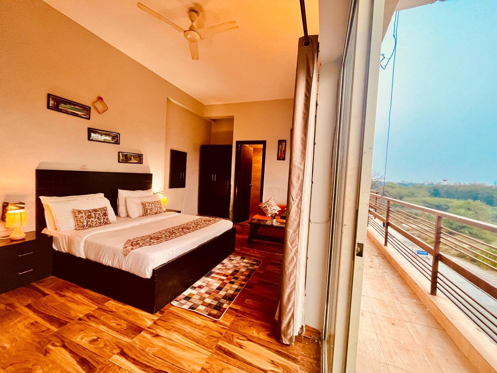 Pearl Grand Boutique Cottage In Omaxe Anandam Vrindavan - #Premium Ac Rooms With Balcony #Big Parking #Lift #Garden #Peaceful Area #Near Prem Mandir #Property Of The Year #Most Awarded 外观 照片