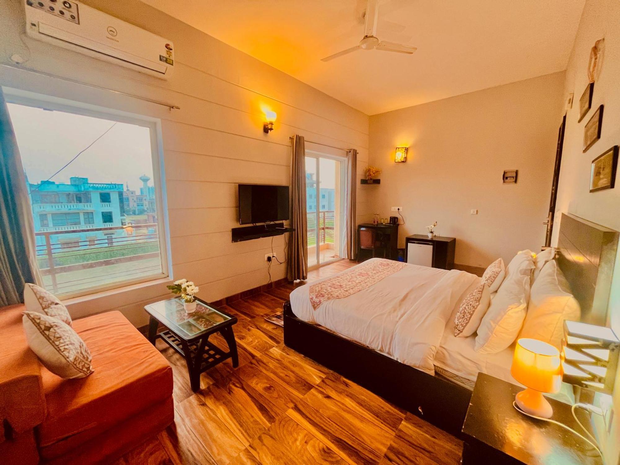 Pearl Grand Boutique Cottage In Omaxe Anandam Vrindavan - #Premium Ac Rooms With Balcony #Big Parking #Lift #Garden #Peaceful Area #Near Prem Mandir #Property Of The Year #Most Awarded 外观 照片