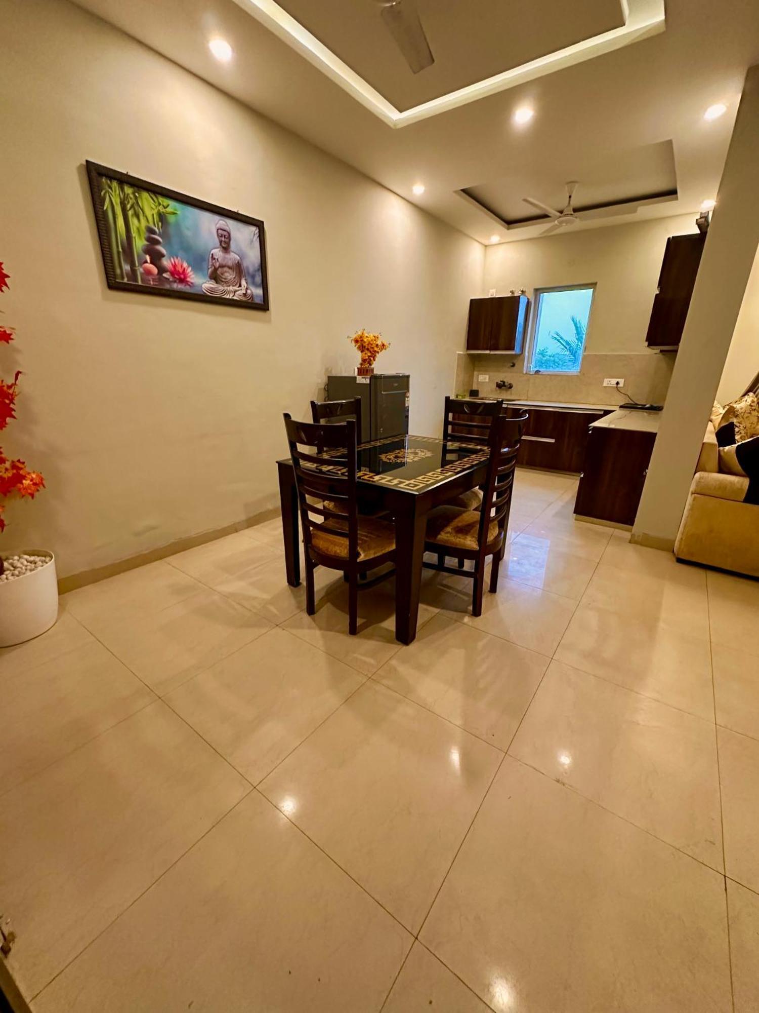 Pearl Grand Boutique Cottage In Omaxe Anandam Vrindavan - #Premium Ac Rooms With Balcony #Big Parking #Lift #Garden #Peaceful Area #Near Prem Mandir #Property Of The Year #Most Awarded 外观 照片
