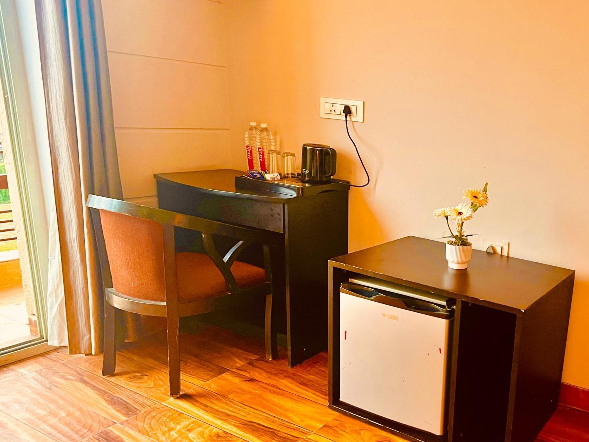 Pearl Grand Boutique Cottage In Omaxe Anandam Vrindavan - #Premium Ac Rooms With Balcony #Big Parking #Lift #Garden #Peaceful Area #Near Prem Mandir #Property Of The Year #Most Awarded 外观 照片