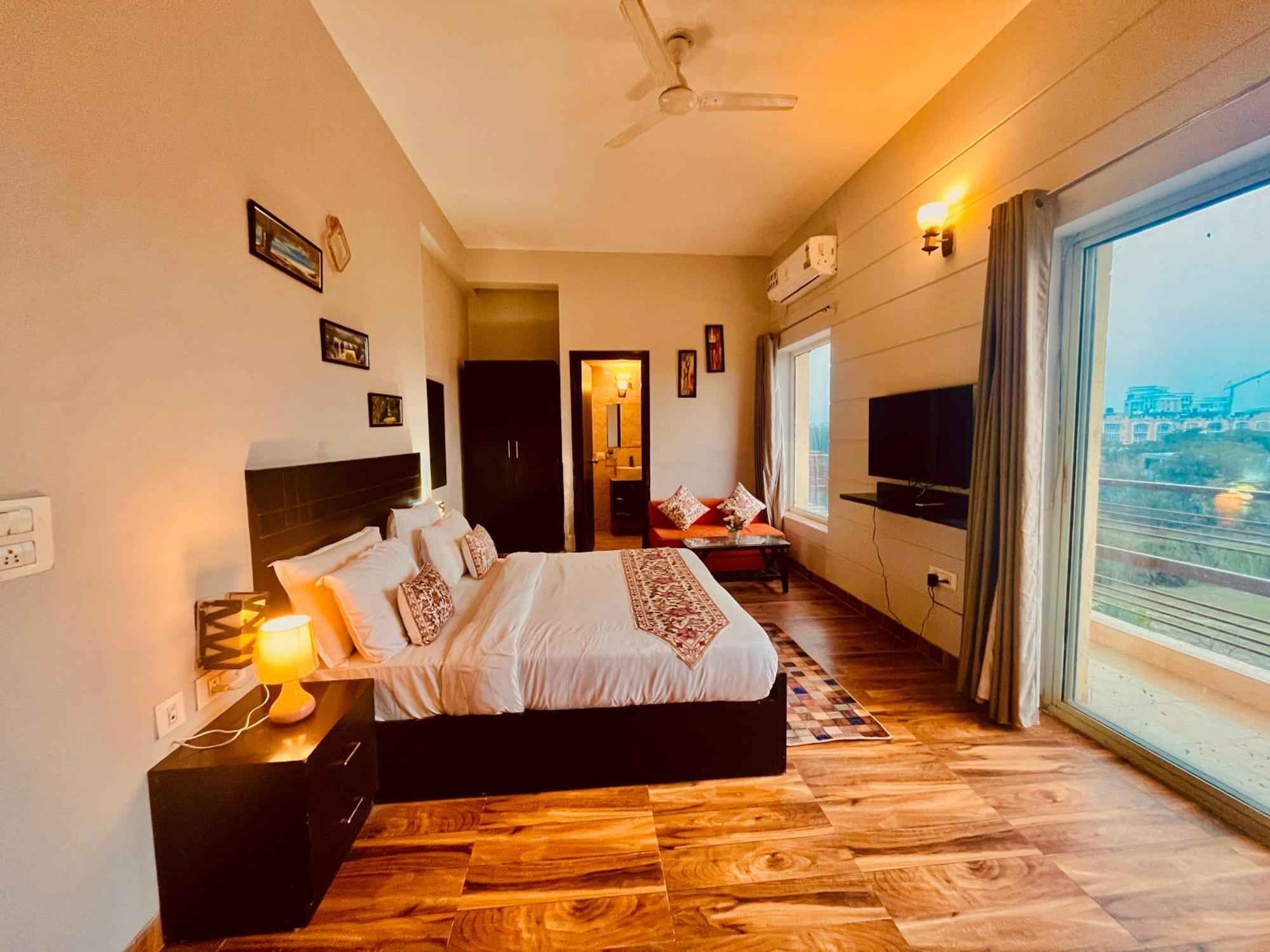 Pearl Grand Boutique Cottage In Omaxe Anandam Vrindavan - #Premium Ac Rooms With Balcony #Big Parking #Lift #Garden #Peaceful Area #Near Prem Mandir #Property Of The Year #Most Awarded 外观 照片